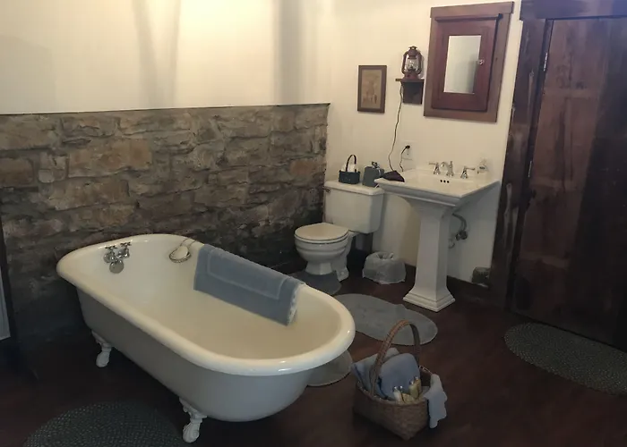 Corner George (adults Only) Maeystown