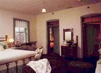Corner George (adults Only) Maeystown