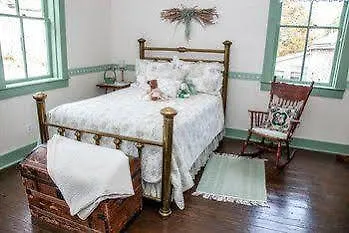 Corner George (adults Only)