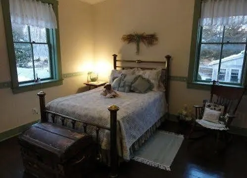 Отель Corner George (adults Only) 2*